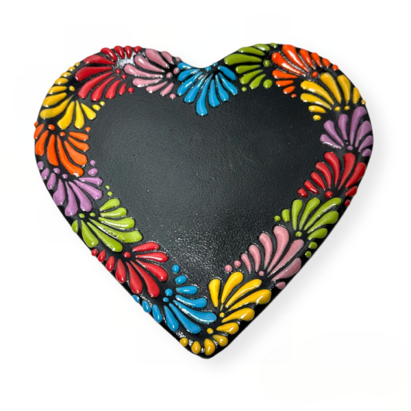 Plato Corazon Fondo Negro Multicolor Mik