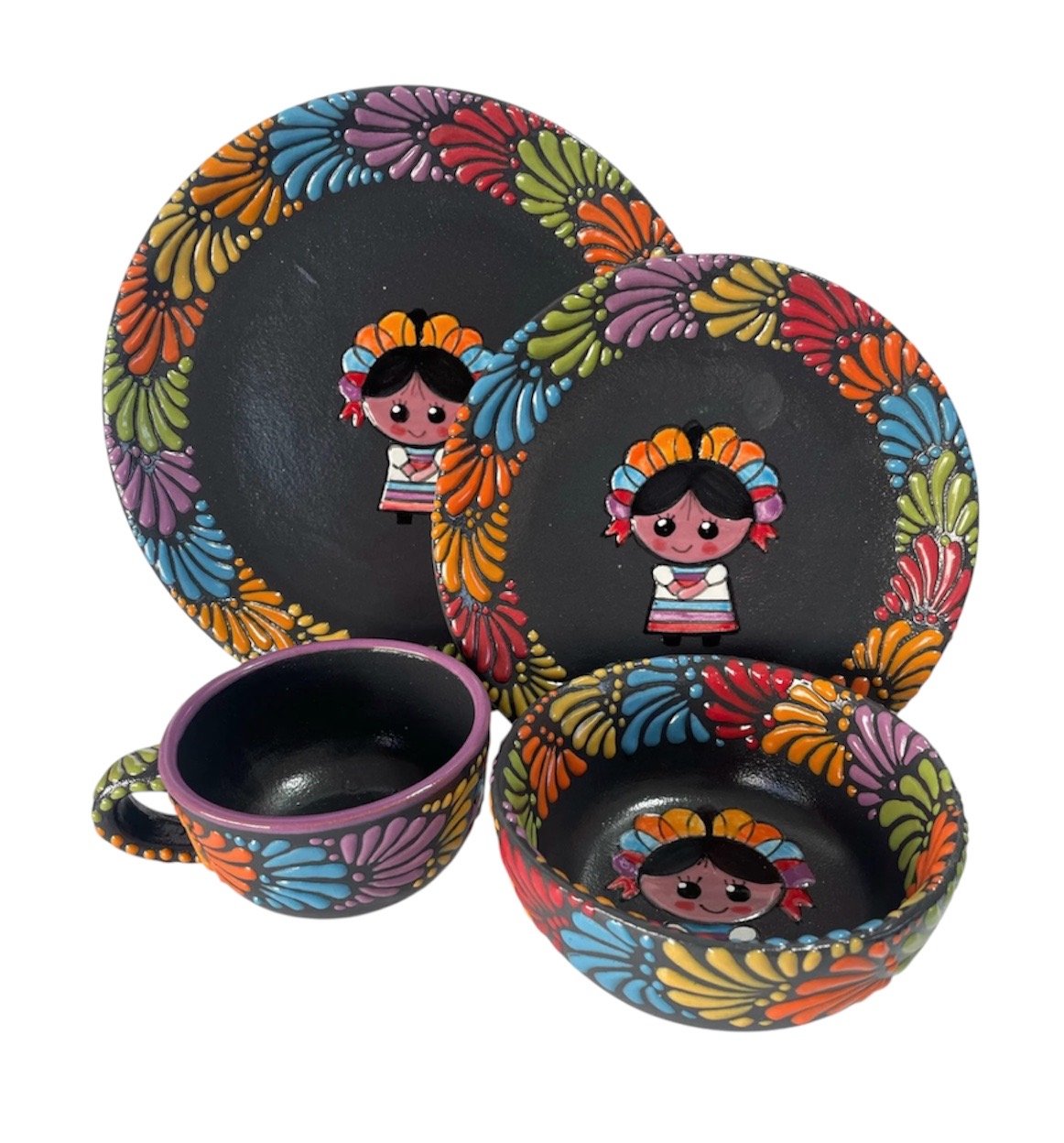 Vajilla Fondo Negro Con Muñeca y Cenefa Multicolor