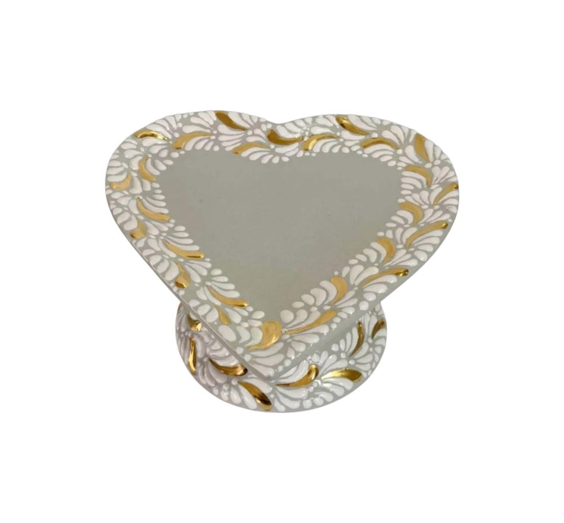 Base Para Pastel Forma De Corazon Chico Fondo Tadicional Blanco Mik Centro Limpio Destellos De Oro - Imagen 2