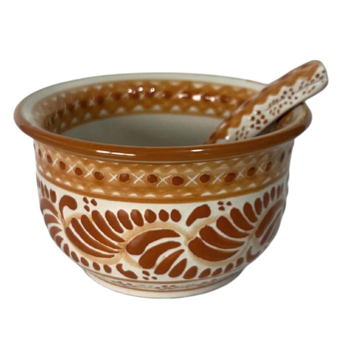 Salsera Con Cuchara Fondo Blanco Con Cenefa Terracota
