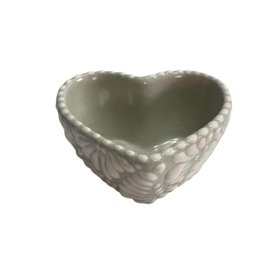 Tazon Forma de Corazon Fondo Blanco Con Blanco Mik
