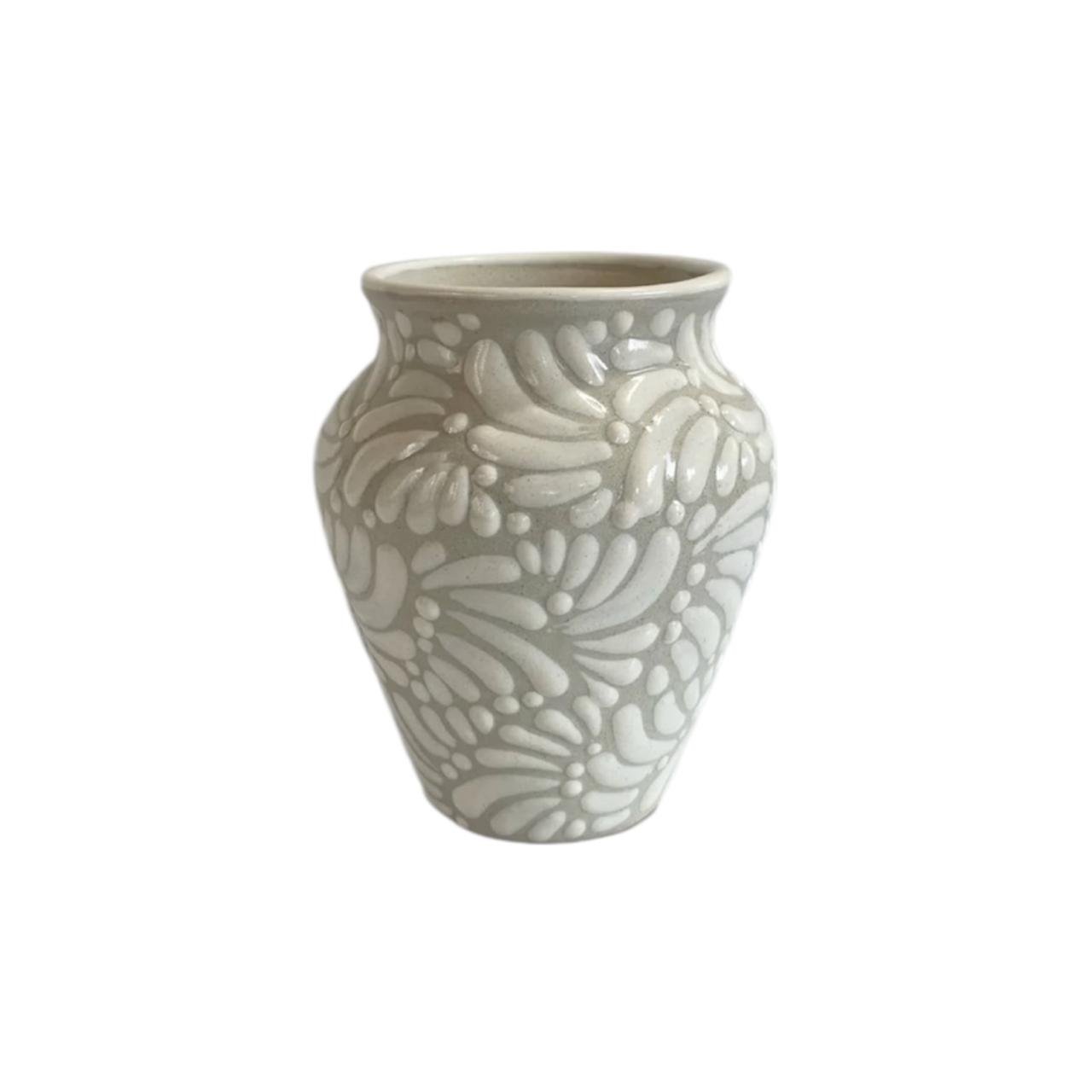 Cantarito Fondo Blanco Con Blanco Mik