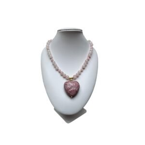 Collar Cuarzo Rosa Con Corazon Fondo Rosa con Rosa Cenefa